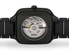 Rado True Square Open Heart Automatik Keramik 38mm skelettiertes Zifferblatt Keramikband – Herrenuhren Uhr ohne Datum aus Keramik. Das Gehäuse ist quadratisch und grau. Das Keramikarmband ist grau. Das Zifferblatt ist skelettiert und schwarz. – Ansicht 2