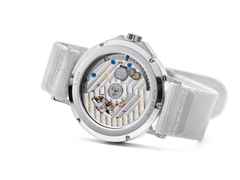 Nomos Glashütte Ahoi neomatik Automatik Edelstahl 36mm weißes Zifferblatt graues Textilband – Damenuhren Uhr ohne Datum aus Edelstahl. Das Gehäuse ist rund und silber. Das Textilarmband ist grau. Das Zifferblatt ist arabisch Index und weiß. – Ansicht 3