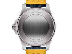 Breitling Avenger GMT 44 Automatik Edelstahl blaues Zifferblatt dunkelblaues Lederband – Herrenuhren Uhr mit Datum aus Edelstahl und Leder. Das Gehäuse ist rund und silber. Das Lederarmband ist blau. Das Zifferblatt ist ein Index in blau. – Ansicht 4