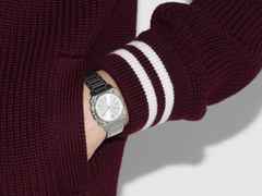 Gucci G-Flat Quarz Edelstahl 30mm silbernes Zifferblatt Metallband YA166504 – Damenuhren Uhr mit Datum aus Edelstahl. Das Gehäuse ist rechteckig und silber. Das Edelstahlarmband ist silber. Das Zifferblatt ist römisch Index und silber. – Ansicht 4