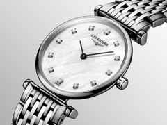 Longines La Grande Classique Quarz Edelstahl 24mm weißes Perlmutt-Zifferblatt mit Damenuhr Metallband – Damenuhren Uhr ohne Datum aus Edelstahl und PVD beschichtet. Das Armband ist ein Edelstahlarmband. Der Zifferblatt ist ein Index. – Ansicht 2