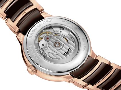 Rado Centrix Diamonds Automatik Edelstahl Roségold-PVD 39,5mm braunes Zifferblatt mit Brillanten Metallband – Herrenuhren Uhr mit Datum aus Edelstahl, Keramik und PVD beschichtet. Das Gehäuse ist rund und roségold. Das Keramikarmband ist braun. Das Zifferblatt ist ein Index in braun. – Ansicht 4