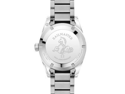 Omega Seamaster Railmaster Automatik Edelstahl 38mm schwarzes Zifferblatt Metallband Die 1957 Trilogy – Herrenuhren Uhr ohne Datum aus Edelstahl. Das Gehäuse ist rund und silber. Das Edelstahlarmband ist silber. Das Zifferblatt ist arabisch Index und schwarz. – Ansicht 2