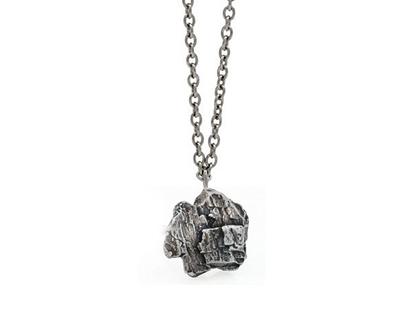 Schmuckwerk Meteorit: Collier – Halsschmuck Collier aus Edelstahl.
