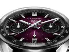 TAG Heuer Carrera Chronograph Automatik Edelstahl 39mm violettes Zifferblatt schwarzes Lederband – Herrenuhren Chronograph aus Edelstahl. Das Gehäuse ist rund und silber. Das Lederarmband ist schwarz. Das Zifferblatt ist ein Index in lila. – Ansicht 4