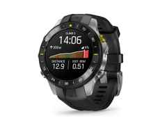 Garmin MARQ Athlete Gen 3 Titan 47mm digitales Display schwarzes Kautschukband – Herrenuhren Uhr Multifunktion aus Kautschuk, Keramik und Titan. Das Gehäuse ist rund und grau. Das Kautschuk / Kunststoff / Silikon Armband ist schwarz. Der Zifferblatt ist digital. – Ansicht 2