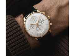 Junghans Meister Chronoscope Automatik Edelstahl Roségold-PVD 41mm versilbertes Zifferblatt schwarzes Lederband – Herrenuhren Chronograph aus Edelstahl, Leder, PVD beschichtet und vergoldet. Das Gehäuse ist rund und roségold. Das Lederarmband ist schwarz. Das Zifferblatt ist ein Index in silber. – Ansicht 4