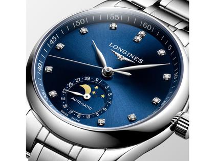 Longines Master Collection Automatik Edelstahl 34mm blaues Zifferblatt mit Diamanten Metallband – Damenuhren Uhr mit Datum aus Edelstahl. Das Gehäuse ist rund und silber. Das Edelstahlarmband ist silber. Das Zifferblatt ist ein Index in blau. – Ansicht 2
