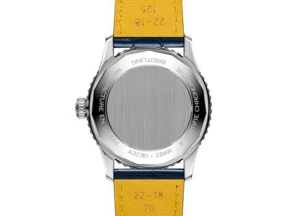 Breitling Navitimer Automatic GMT 41 Chronometer Edelstahl eisblaues Zifferblatt blaues Lederband – Herrenuhren Uhr mit Datum aus Edelstahl. Das Gehäuse ist rund und silber. Das Lederarmband Kroko / Alligator ist blau. Das Zifferblatt ist ein Index in blau. – Ansicht 2