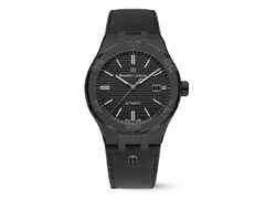 Maurice Lacroix Aikon Automatik Edelstahl Schwarz-PVD 42mm schwarzes Zifferblatt schwarzes Lederband – Herrenuhren Uhr mit Datum aus Edelstahl und PVD beschichtet. Das Gehäuse ist rund und schwarz. Das Lederarmband ist schwarz. Das Zifferblatt ist ein Index in schwarz.