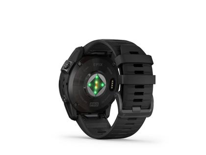 Garmin epix Pro Sapphire Titan carbongrau beschichtet 51 mm Kautschukband schwarz – Herrenuhren Uhr Multifunktion aus DLC beschichtet, Kautschuk und Titan. Das Gehäuse ist rund und schwarz. Das Kautschuk / Kunststoff / Silikon Armband ist schwarz. Das Zifferblatt ist digital und schwarz. – Ansicht 6