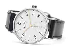 Nomos Glashütte Tangente 35 Glück Auf Handaufzug Edelstahl 35mm weißes Zifferblatt schwarzes Lederband Limited Edition – Herrenuhren Uhr ohne Datum aus Edelstahl und Leder. Das Gehäuse ist rund und silber. Das Lederarmband ist schwarz. Das Zifferblatt ist arabisch Index und silber. – Ansicht 2