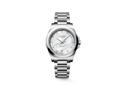 Longines Conquest Quarz Edelstahl 34mm weißes Perlmutt-Zifferblatt mit Diamanten Metallband – Damenuhren Uhr mit Datum aus Edelstahl. Das Gehäuse ist rund und silber. Das Edelstahlarmband ist silber. Das Zifferblatt ist ein Index in weiß.