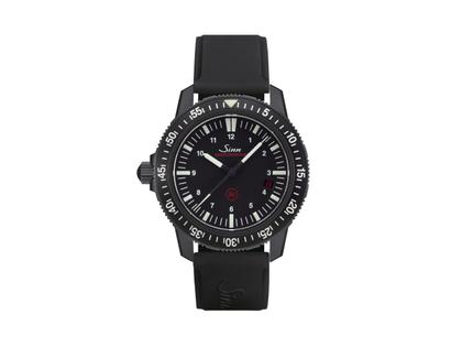 Sinn Spezialuhren EZM 3 S Automatik Edelstahl 41mm schwarzes Zifferblatt schwarzes Kautschukband – Herrenuhren Uhr mit Datum aus Edelstahl und Kautschuk. Das Gehäuse ist rund und schwarz. Das Kautschuk / Kunststoff / Silikon Armband ist schwarz. Das Zifferblatt ist arabisch Index und schwarz.