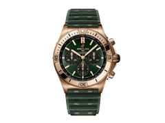 Breitling Chronomat B01 42 Automatik Rotgold grünes Zifferblatt grünes Kautschukband – Herrenuhren Chronograph aus 750 Rotgold und Kautschuk. Das Gehäuse ist rund und rotgold. Das Kautschuk / Kunststoff / Silikon Armband ist grün. Das Zifferblatt ist ein Index in grün.