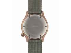 Sinn Spezialuhren T50 Goldbronze Automatik Bronze 41mm graues Zifferblatt graues Textilband Limited Edition – Herrenuhren Uhr mit Datum aus Bronze und Edelstahl. Das Gehäuse ist rund und bronze. Das Textilarmband ist grau. Das Zifferblatt ist ein Index in braun. – Ansicht 2