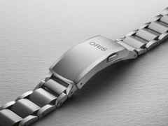 Oris Aquis Date Calibre 400 Automatik Edelstahl 43,5mm blaues Zifferblatt Metallband – Herrenuhren Uhr mit Datum aus Edelstahl und Keramik. Das Gehäuse ist rund und silber. Das Edelstahlarmband ist silber. Das Zifferblatt ist ein Index in blau. – Ansicht 5