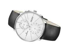 Junghans Meister fein Chronoscope MEGA Solar Funkuhr Edelstahl 39mm weißes Zifferblatt schwarzes Lederband – Herrenuhren Uhr mit Datum aus Edelstahl. Das Gehäuse ist rund und silber. Das Lederarmband ist schwarz. Das Zifferblatt ist ein Index in weiß. – Ansicht 2