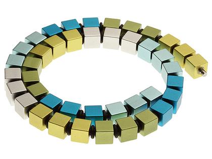 Apero Würfelkette 8mm Farbverlauf 4 – Halsschmuck Collier aus Aluminium, Edelstahl und und .