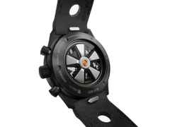 Porsche Design Chronograph 1 - 75Y Sports Car Limited Edition – Herrenuhren Chronograph aus Titan und Titancarbid beschichtet. Das Gehäuse ist rund und schwarz. Das Lederarmband ist schwarz. Das Zifferblatt ist ein Index in schwarz. – Ansicht 4