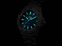 TAG Heuer Aquaracer Professional 200 Solargraph Titan 40mm blaues Zifferblatt Metallband – Herrenuhren Uhr mit Datum aus Titan. Das Gehäuse ist rund und grau. Das Titanarmband ist grau. Das Zifferblatt ist ein Index in blau. – Ansicht 5