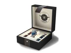 Longines Spirit Prestige Edition Automatik Edelstahl 40mm blaues Zifferblatt Metallband und Lederband – Herrenuhren Uhr mit Datum aus Edelstahl. Das Gehäuse ist rund und silber. Das Edelstahlarmband ist silber. Das Zifferblatt ist arabisch Index und blau. – Ansicht 2