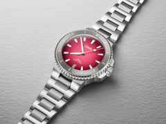 Oris Aquis Date Taste of Summer Automatik Edelstahl 36,5mm pinkes Zifferblatt Metallband – Damenuhren Uhr mit Datum aus Edelstahl und Keramik. Das Gehäuse ist rund und silber. Das Edelstahlarmband ist silber. Das Zifferblatt ist ein Index in pink. – Ansicht 2