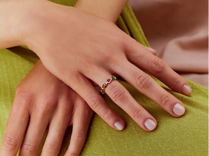 Nanis Dancing in the Rain Tourmalines Ring Gelbgold Turmalin bunt – Ringe Ring mit Besatz aus 750 Gelbgold. – Ansicht 3