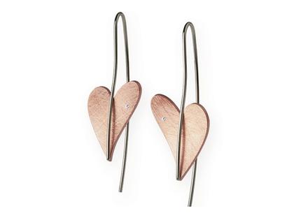 Ernstes Design Set 08 Edelstahl rotvergoldet Herzohrhänger – Ohrschmuck Ohrhänger aus Edelstahl und und vergoldet.