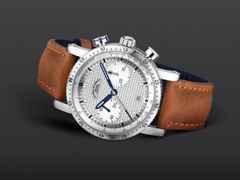 Mühle Glashütte Teutonia Sport I Clous de Paris Automatik Edelstahl 42,6mm silbernes Zifferblatt braunes Lederband – Herrenuhren Chronograph aus Edelstahl. Das Gehäuse ist rund und silber. Das Lederarmband ist braun. Das Zifferblatt ist ein Index in silber. – Ansicht 2