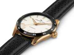 Hamilton Jazzmaster Performer Auto Edelstahl 38 mm weißes Zifferblatt schwarzes Lederband – Herrenuhren Uhr ohne Datum aus Edelstahl und Leder. Das Gehäuse ist rund und roségold. Das Lederarmband ist schwarz. Das Zifferblatt ist ein Index in weiß. – Ansicht 2