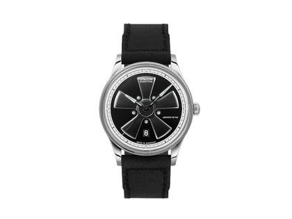 Union Glashütte Noramis Datum Petro Surf 2026 Limitierte Edition Automatik Edelstahl 40mm Felgendesign Zifferblatt schwarzes Lederband – Herrenuhren Uhr mit Datum aus Edelstahl und Leder. Das Gehäuse ist rund und silber. Das Lederarmband ist schwarz. Das Zifferblatt ist ohne Zeichen und schwarz.