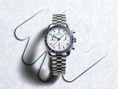 Omega Speedmaster 38 Chronograph Automatik Milano Cortina Paralympics 2026 Edelstahl 38mm weißes Zifferblatt Metallband – Herrenuhren Chronograph aus Edelstahl und Keramik. Das Gehäuse ist rund und silber. Das Edelstahlarmband ist silber. Das Zifferblatt ist ein Index in weiß. – Ansicht 2