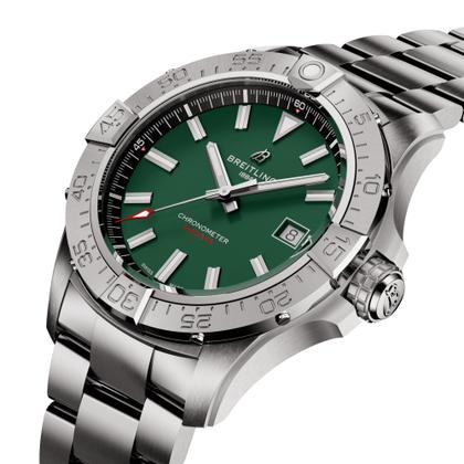 Breitling Avenger Automatik 42 Edelstahl grünes Zifferblatt Metallband – Herrenuhren Uhr mit Datum aus Edelstahl. Das Gehäuse ist rund und silber. Das Edelstahlarmband ist silber. Das Zifferblatt ist ein Index in grün. – Ansicht 2