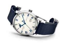 Glashütte Original Senator Excellence Panoramadatum Mondphase Automatik Edelstahl 40mm Frostsilber Zifferblatt blaues Textilband – Herrenuhren Uhr mit Datum aus Edelstahl. Das Gehäuse ist rund und silber. Das Textilarmband ist blau. Das Zifferblatt ist römisch und silber. – Ansicht 2