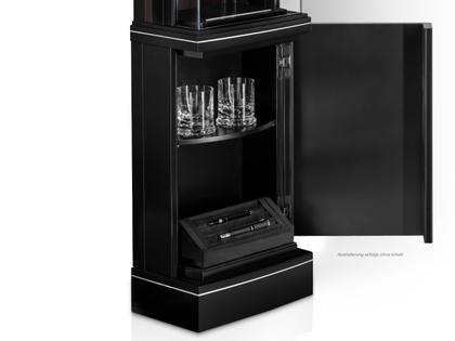 Erwin Sattler Präzisionspendeluhr Standuhr Illumina Secunda Carbon – Großuhren Standuhr aus . Das Gehäuse ist rechteckig und schwarz. Das Zifferblatt ist römisch Index und schwarz. – Ansicht 8