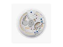 Nomos Glashütte Ahoi neomatik 38 Datum Automatik Edelstahl silbernes Zifferblatt dunkelblaues Textilband Glasboden – Herrenuhren Uhr mit Datum aus Edelstahl. Das Gehäuse ist rund und silber. Das Textilarmband ist blau. Das Zifferblatt ist arabisch Index und silber. – Ansicht 3