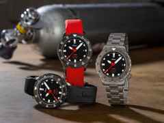 Sinn Spezialuhren U50 SDR Taucheruhr Automatik U-Boot-Stahl 41mm schwarzes Zifferblatt weißes Silikonband – Herrenuhren Uhr mit Datum aus Edelstahl und PVD beschichtet. Das Gehäuse ist rund und silber. Das Kautschuk / Kunststoff / Silikon Armband ist weiß. Das Zifferblatt ist ein Index in schwarz. – Ansicht 2