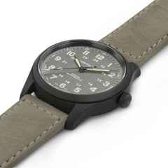 Hamilton Khaki Field Titanium Auto Titan 38mm graues Zifferblatt graues Lederband – Herrenuhren Uhr ohne Datum aus Leder und Titan. Das Gehäuse ist rund und silber. Das Lederarmband ist grau. Das Zifferblatt ist arabisch und grau. – Ansicht 3