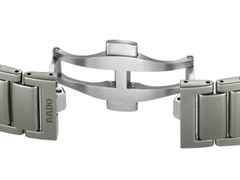 Rado True Square Skeleton Automatik Keramik 38mm skelettiertes Zifferblatt graues Keramikband – Herrenuhren Uhr ohne Datum aus Keramik und Titan. Das Gehäuse ist quadratisch und grau. Das Keramikarmband ist grau. Das Zifferblatt ist skelettiert und grau. – Ansicht 5
