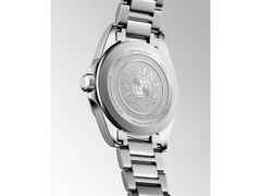Longines Conquest Quarz Edelstahl 38mm weißes Zifferblatt Metallband – Herrenuhren Uhr mit Datum aus Edelstahl. Das Gehäuse ist rund und silber. Das Edelstahlarmband ist silber. Das Zifferblatt ist ein Index in weiß. – Ansicht 2