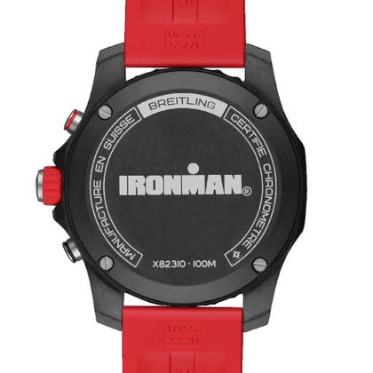 Breitling Endurance Pro 44 Ironman Chronograph Quarz Breitlight schwarzes Zifferblatt rotes Kautschukband – Herrenuhren Chronograph aus Sonstiges. Das Gehäuse ist rund und schwarz. Das Kautschuk / Kunststoff / Silikon Armband ist rot. Das Zifferblatt ist arabisch und schwarz. – Ansicht 4