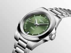 Longines Conquest Automatik Edelstahl 34mm grünes Zifferblatt Metallband – Damenuhren Uhr mit Datum aus Edelstahl. Das Gehäuse ist rund und silber. Das Edelstahlarmband ist silber. Das Zifferblatt ist ein Index in grün. – Ansicht 2