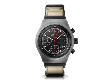 Porsche Design Chronograph 1 Utility Limited Edition – Herrenuhren Chronograph aus Titan und Titancarbid beschichtet. Das Gehäuse ist rund und grau. Das Lederarmband ist grau. Das Zifferblatt ist ein Index in schwarz. – Ansicht 2