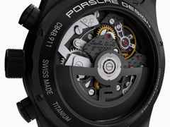 Porsche Design Custom Built Timepieces Watchmakers Choice "SpeedGelb" Chronograph Automatik Titan Schwarz 42mm schwarzes Zifferblatt schwarzes Lederband – Herrenuhren Chronograph aus Edelstahl, Leder, Titan und Titancarbid beschichtet. Das Gehäuse ist rund und schwarz. Das Lederarmband ist schwarz. Das Zifferblatt ist ein Index in schwarz. – Ansicht 4