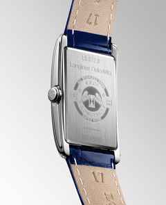 Longines DolceVita  Medium Quarz Edelstahl 23x37mm silbernes Zifferblatt römisch mit Brillanten blaues Lederband – Damenuhren Uhr ohne Datum aus Edelstahl. Das Gehäuse ist rechteckig und silber. Das Lederarmband Kroko / Alligator ist blau. Das Zifferblatt ist römisch und silber. – Ansicht 2