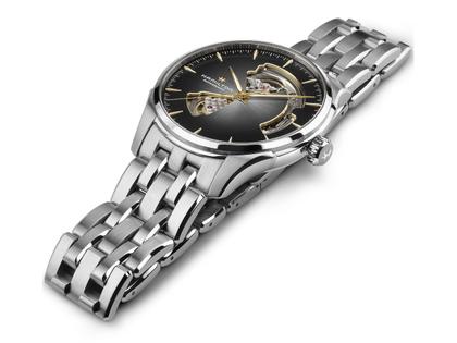 Hamilton Jazzmaster Open Heart Automatik Edelstahl 40mm schwarzes Zifferblatt Metallband – Herrenuhren Uhr ohne Datum aus Edelstahl. Das Gehäuse ist rund und silber. Das Edelstahlarmband ist silber. Das Zifferblatt ist ein Index in schwarz. – Ansicht 3