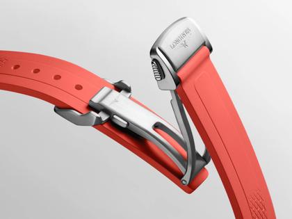 Longines Conquest Automatik Edelstahl 34mm silberfarbenes Zifferblatt orangefarbenes Kautschukband – Damenuhren Uhr mit Datum aus 750 Rotgold, Edelstahl und Kautschuk. Das Gehäuse ist rund und silber. Das Kautschuk / Kunststoff / Silikon Armband ist orange. Das Zifferblatt ist ein Index in silber. – Ansicht 6