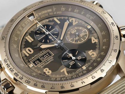 Hamilton Khaki Aviation X-Wind Auto Chrono Edelstahl 45mm Camouflage-Zifferblatt beiges Textilband – Herrenuhren Chronograph aus Edelstahl und PVD beschichtet. Das Gehäuse ist rund und beige. Das Textilarmband ist beige. Das Zifferblatt ist arabisch Index und braun. – Ansicht 4