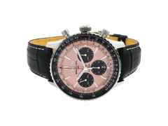 Breitling Navitimer B01 Chronograph 43 Automatik Edelstahl kupferfarbenes Zifferblatt schwarzes Lederband AB0138241K1P1 Full Set mit Garantie Occasion – Herrenuhren Chronograph aus Edelstahl und Leder. Das Gehäuse ist rund und silber. Das Lederarmband ist schwarz. Das Zifferblatt ist ein Index in roségold.